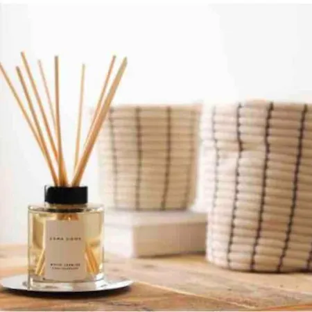 Cosy Situe En Plein Coeur Du Vieil Antibes. 昂蒂布