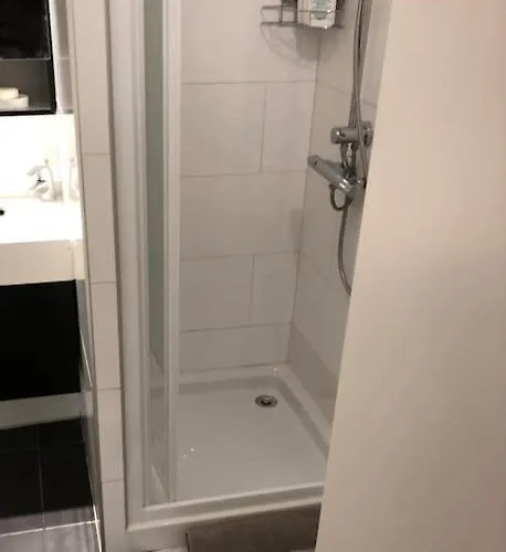 Cosy Situe En Plein Coeur Du Vieil Antibes. *