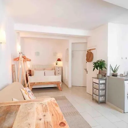 Апартаменты Cosy Situe En Plein Coeur Du Vieil Antibes. *